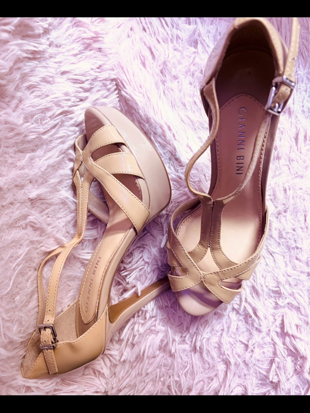 Gianni Bini EXCELLENT CONDITION Beige T-Strap Platform Heels